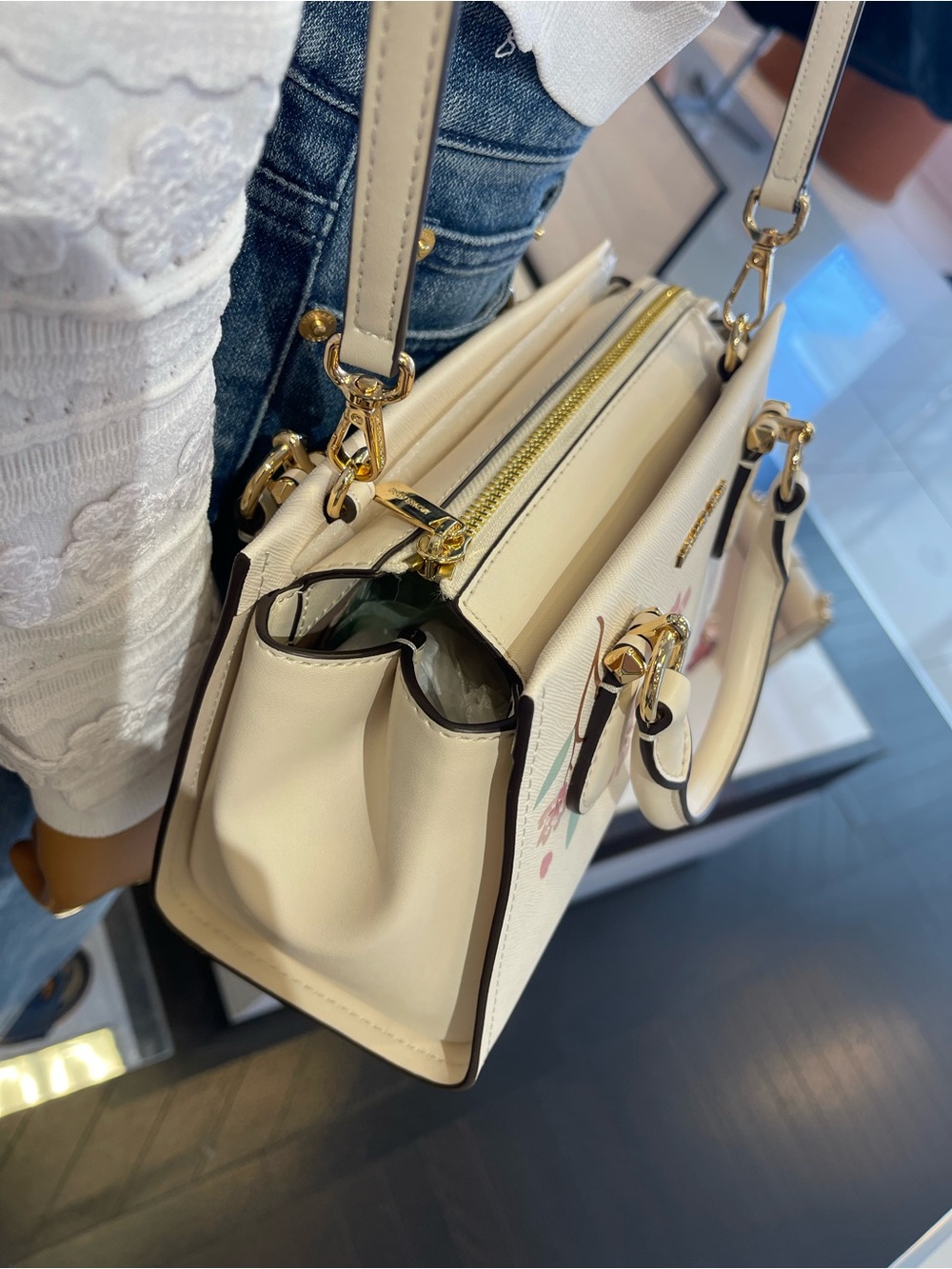 MICHAEL KORS Md Small Embellished Satchel Crossbody Messenger
Lt Cream Multi
NWT - Picture 5 of 16